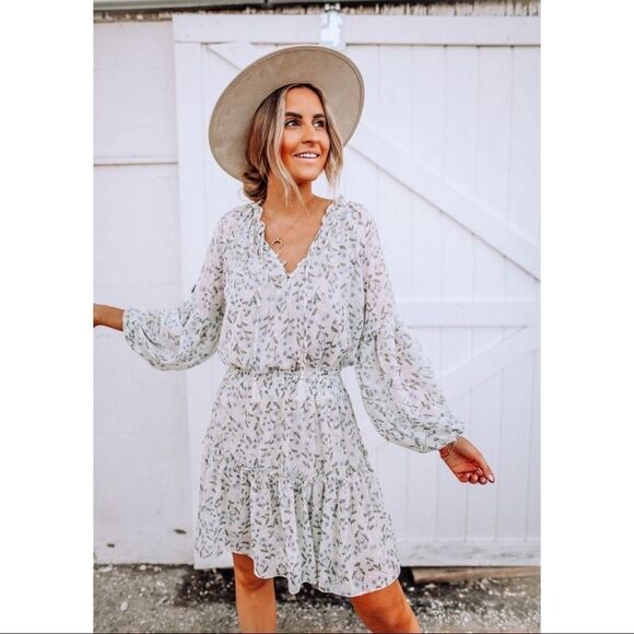 ✨HP✨Hania Floral Mini Dress✨ - Picture 1 of 7